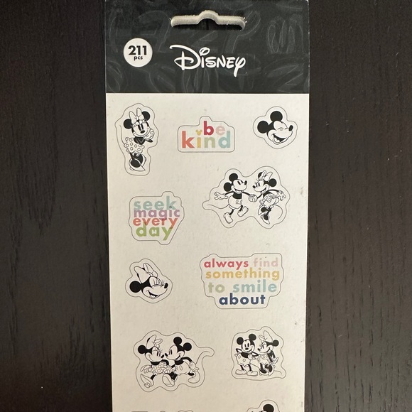 Undated The Happy Planner Disney Monthly Planner - Picture 9 of 11